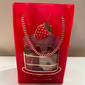 Bath & Body Works Strawberry Pound Cake Red Gift Bag
